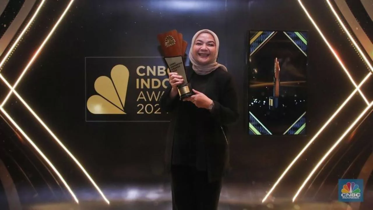 Komisaris Utama TPFx Menerima Anugrah CNBC Indonesia Awards 2025