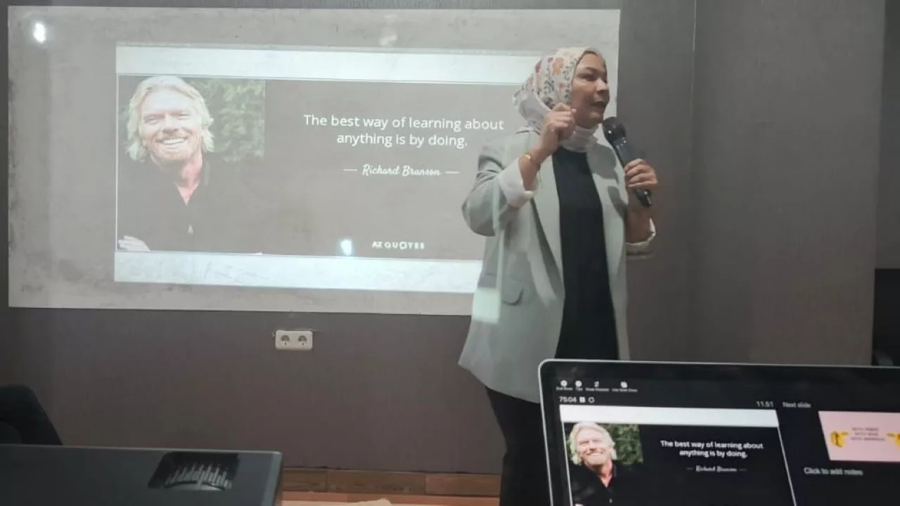 Melanie Armelia Desky Ketika Mengisi Sesi Motivasi di Pontianak