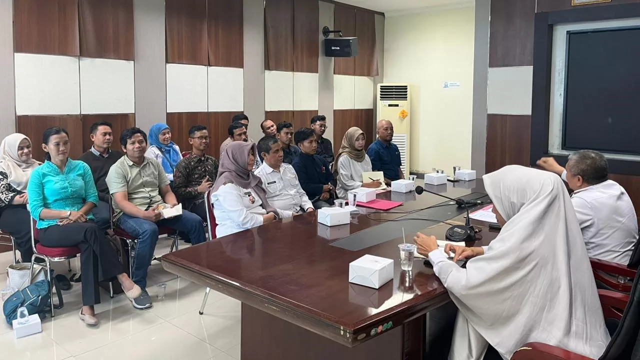 Setda Kubu Raya Sedang Memberikan Pemaparan
