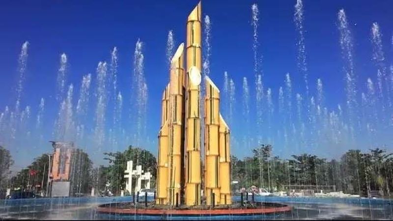 Tugu Digulis Pontianak dengan Tampilan Air Mancur