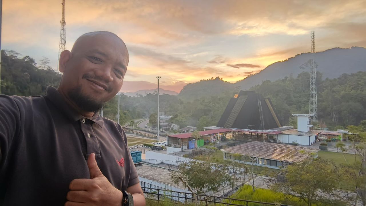 Menginap Semalam di Border Entikong Indonesia