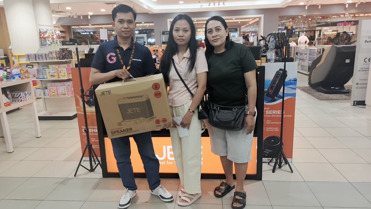 Pelanggan JETE Outlet Gramedia Pontianak