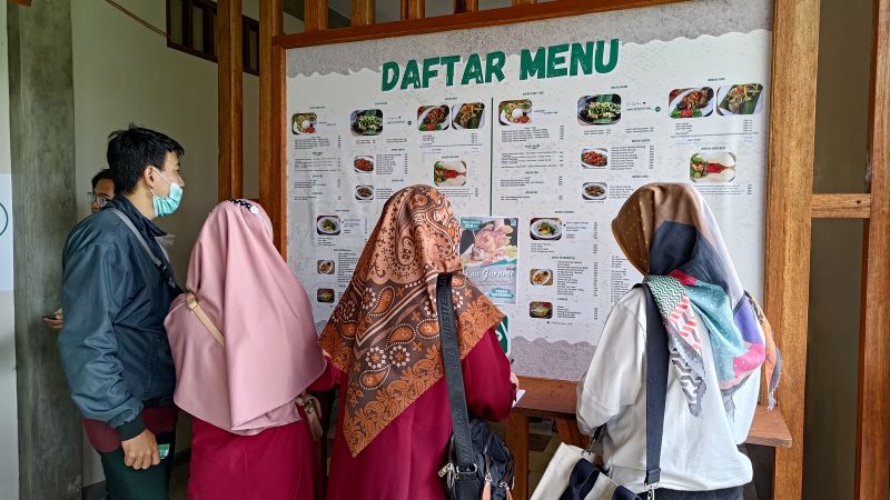 Daftar Menu Makanan dan Minuman di Amal Zone Kubu Raya