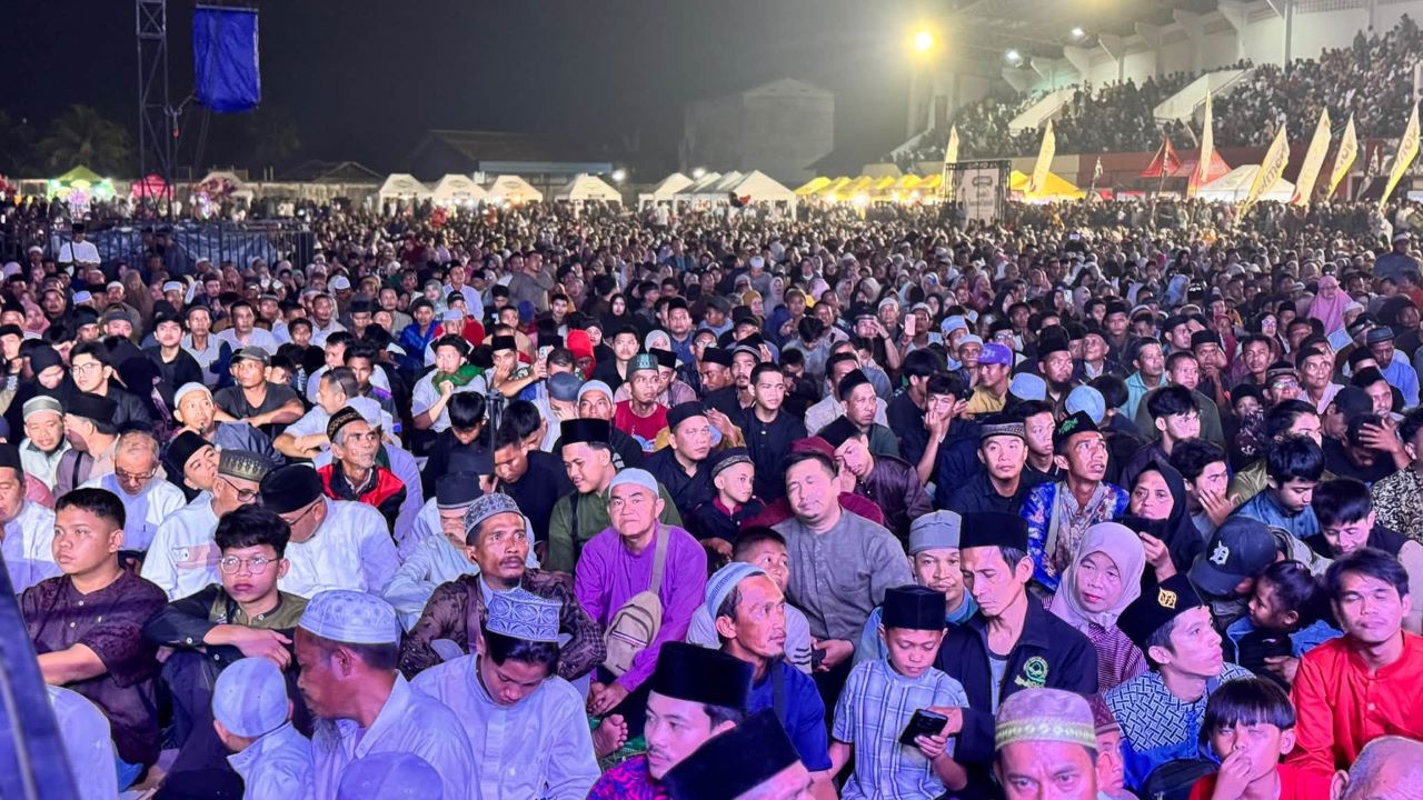 Para Jemaah Hadir dalam Agenda Tabligh Akbar Ustadz Abdul Somad di Singkawang