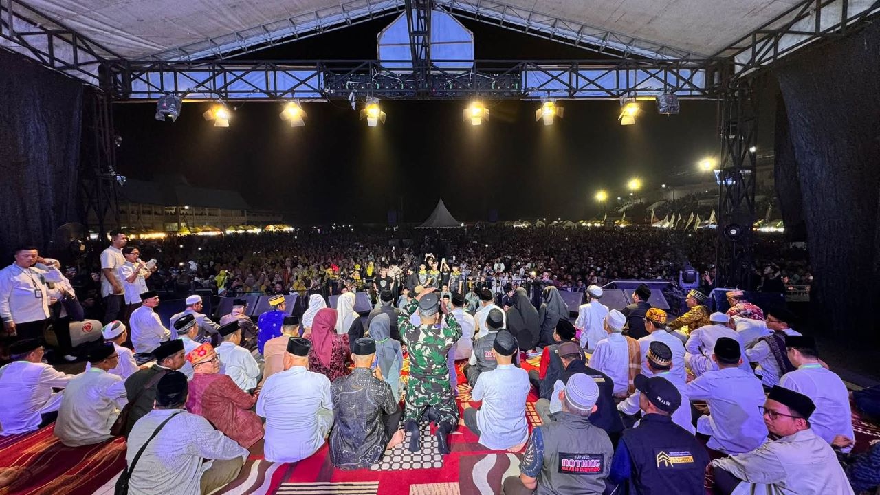 Ribuan Jamaah Menghadiri Tabligh Akbar Ustadz Abdul Somad di Singkawang